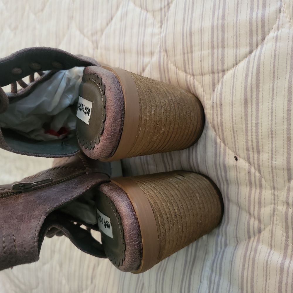 "NOT RATED" shoes - Picture 2 of 4